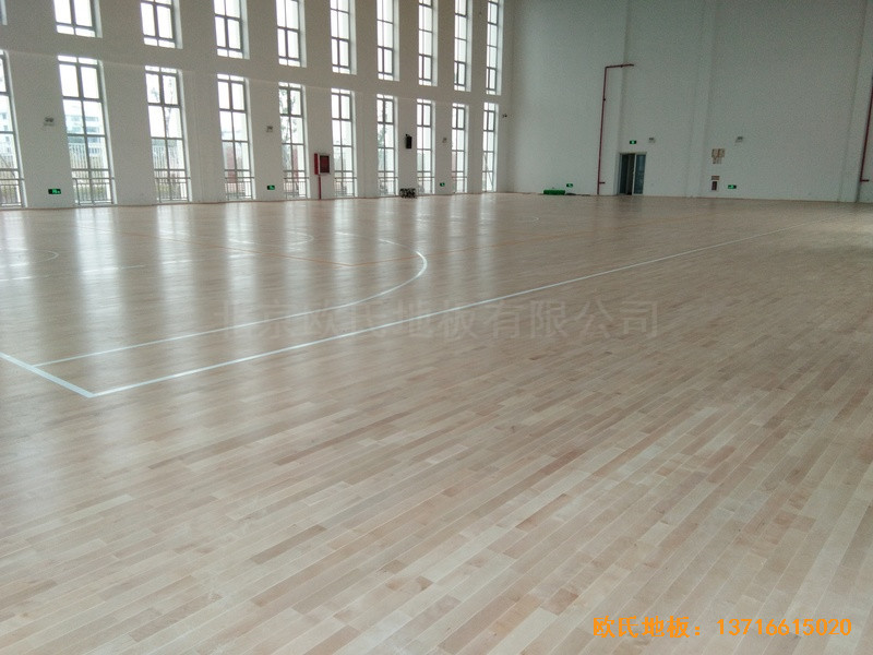 浙江溫嶺石橋頭中心小學籃球館運動木地板安裝案例2