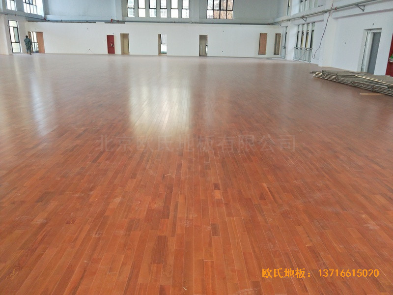 安徽上派學區中心學?；@球館運動木地板施工案例2